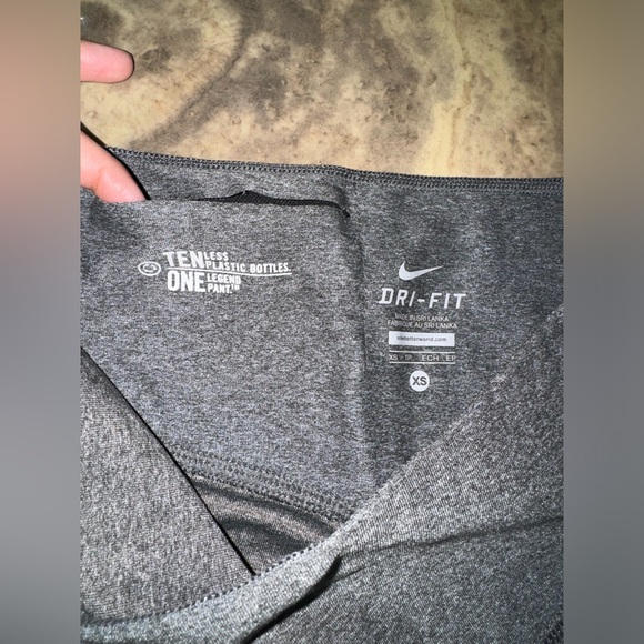 Set of Nike xs leggings in gray and black - Picture 9 of 9